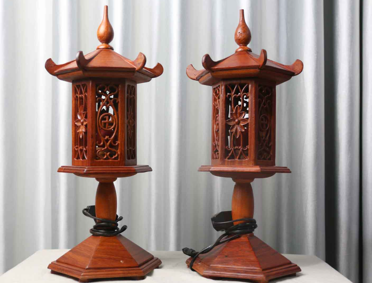 Đèn thờ mái chùa gỗ hương ta cao 50cm.png